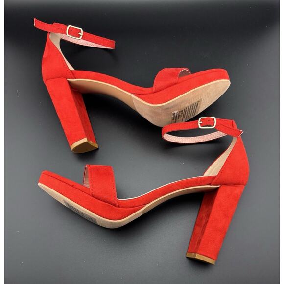 Forever Red Faux Suede Block Heel Sandals Size 7.5 NIB - Picture 4 of 5
